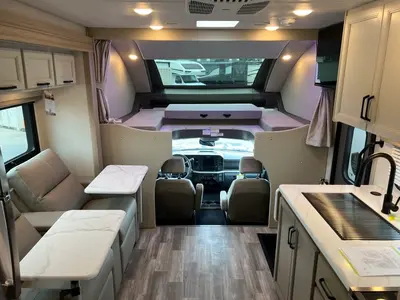 2027 Thor Motor Coach Magnitude photo 3