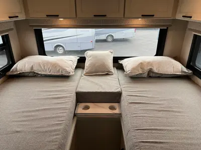 2027 Thor Motor Coach Magnitude photo 21