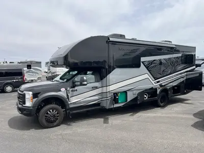 2027 Thor Motor Coach Magnitude photo 30