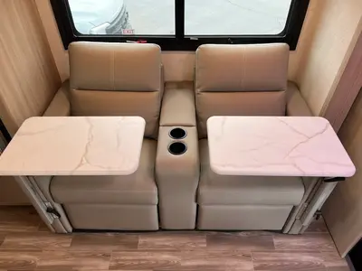 2027 Thor Motor Coach Magnitude photo 7