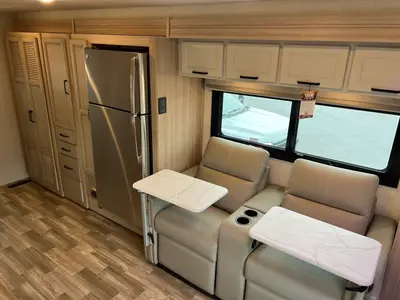 2027 Thor Motor Coach Magnitude photo 6