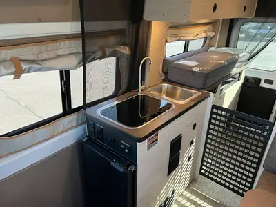 2027 Winnebago Solis Pocket photo 9