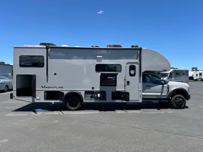 2027 Thor Motor Coach Magnitude photo 28