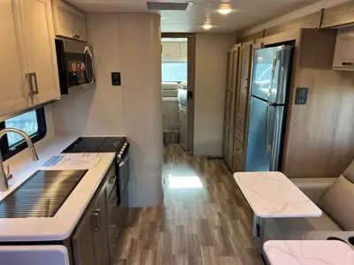 2027 Thor Motor Coach Magnitude photo 5