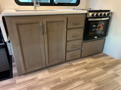 2027 Thor Motor Coach Magnitude photo 16