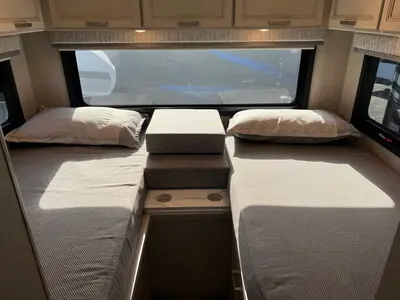 2027 Thor Motor Coach Magnitude photo 21