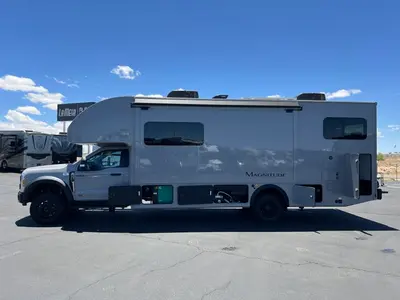 2027 Thor Motor Coach Magnitude photo 30