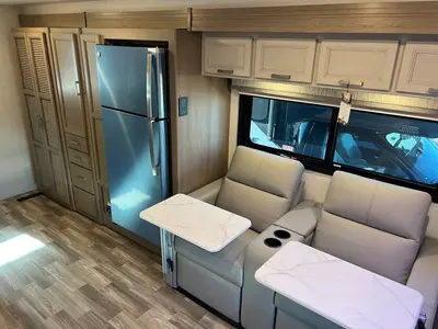 2027 Thor Motor Coach Magnitude photo 6