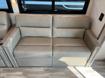 2027 Thor Motor Coach Windsport photo 7