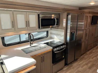 2027 Thor Motor Coach Windsport photo 15