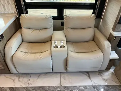 2027 Tiffin Motorhomes Allegro BUS photo 7