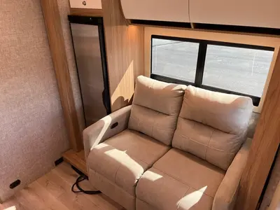 2027 Tiffin Motorhomes Wayfarer photo 6