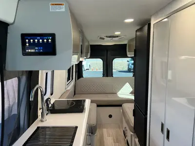 2027 Thor Motor Coach Tellaro photo 4
