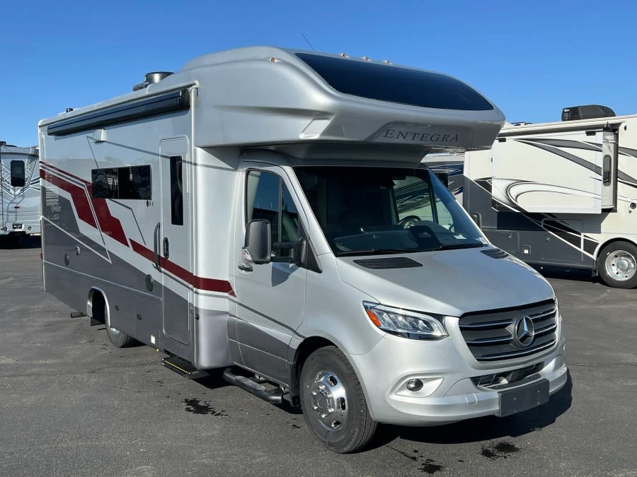 2027 Entegra Coach Qwest exterior