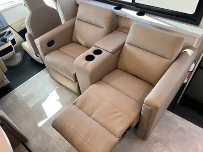 2027 Thor Motor Coach Chateau photo 17