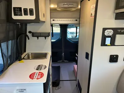 2027 Tiffin Motorhomes GH1 photo 4