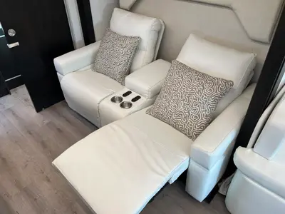 2027 Tiffin Motorhomes Wayfarer photo 9