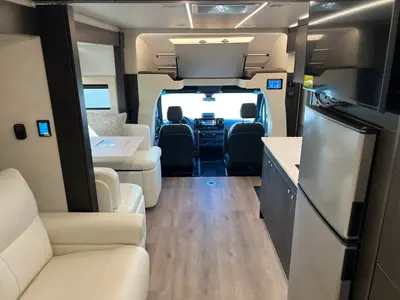 2027 Tiffin Motorhomes Wayfarer photo 3