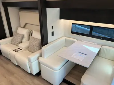 2027 Tiffin Motorhomes Wayfarer photo 6