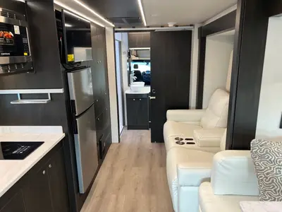 2027 Tiffin Motorhomes Wayfarer photo 5