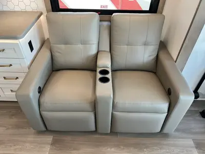 2027 Entegra Coach Vision XL photo 7