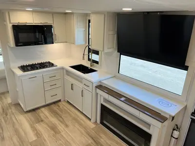 2027 Brinkley Model I photo 8