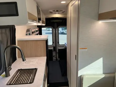 2027 Thor Motor Coach Talavera photo 4