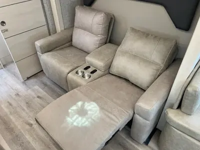 2027 Tiffin Motorhomes Wayfarer photo 9