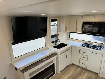 2027 Brinkley Model I photo 9