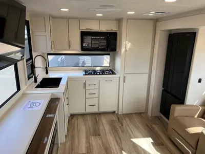 2027 Brinkley Model I photo 2