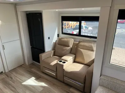 2027 Brinkley Model I photo 6