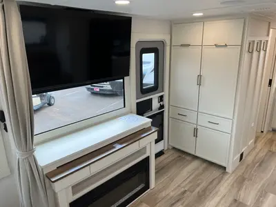 2027 Brinkley Model I photo 11