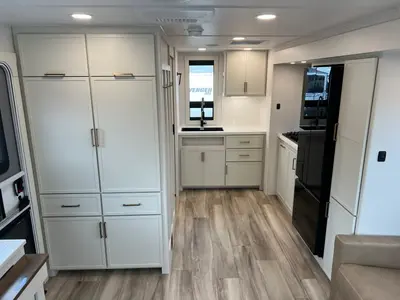 2027 Brinkley Model I photo 2