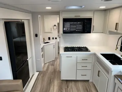 2027 Brinkley Model IX photo 5