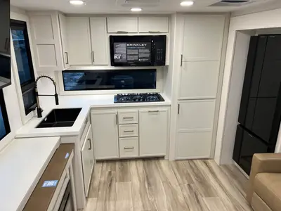 2027 Brinkley Model I photo 2