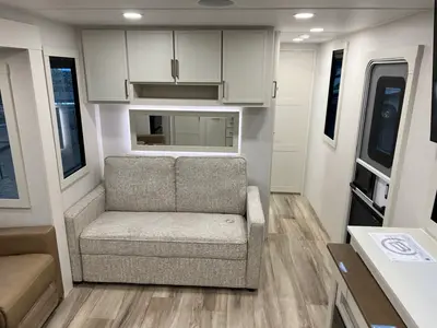 2027 Brinkley Model I photo 3