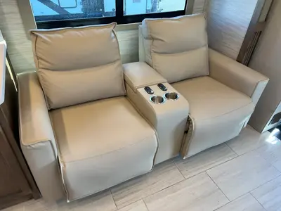 2027 Tiffin Motorhomes Allegro BAY photo 7