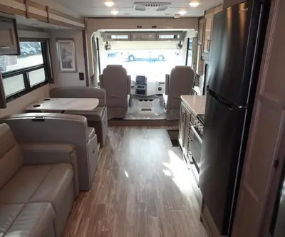 2023 Thor Motor Coach Hurricane photo 3