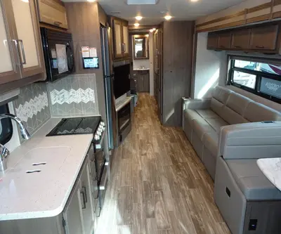 2023 Thor Motor Coach Hurricane photo 5
