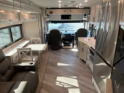 2025 Holiday Rambler Vacationer photo 3