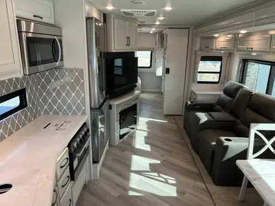 2025 Holiday Rambler Vacationer photo 6