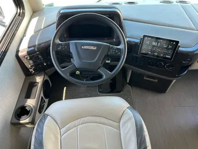 2023 Thor Motor Coach Palazzo photo 2