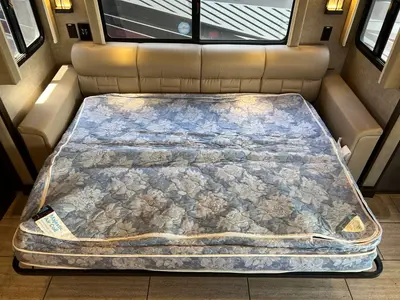 2019 Tiffin Motorhomes Allegro photo 9