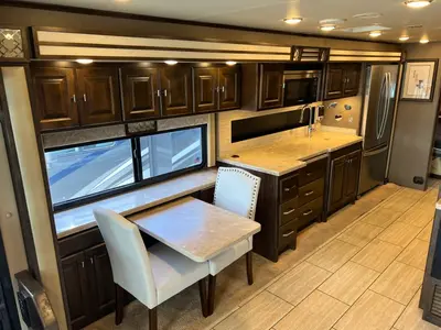 2019 Tiffin Motorhomes Allegro photo 12