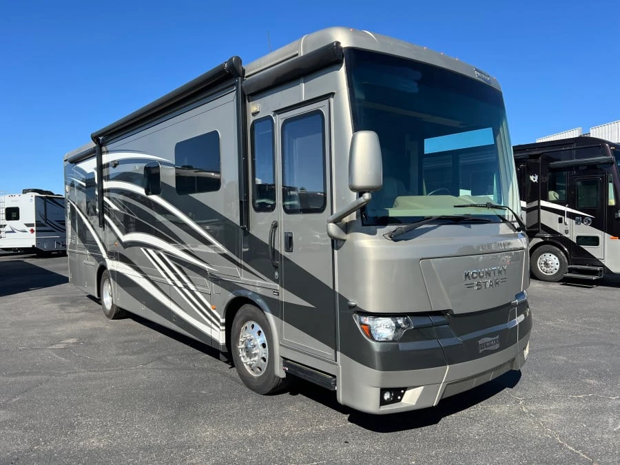 2022 Newmar Kountry Star exterior