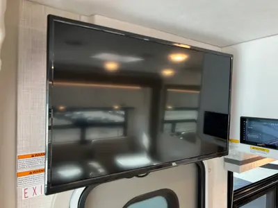 2026 Thor Motor Coach Axis photo 9