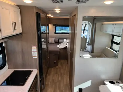 2026 Thor Motor Coach Axis photo 5