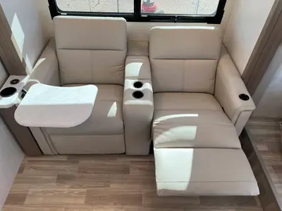 2026 Thor Motor Coach Axis photo 7