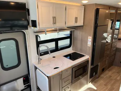 2026 Thor Motor Coach Axis photo 8