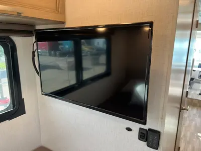 2026 Thor Motor Coach Axis photo 24